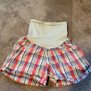Indigo Rein maternity shorts size M.